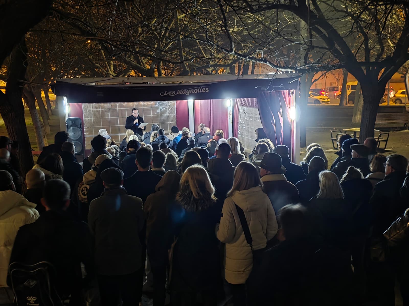 Palau reuneix un centenar de veïns de Balàfia per exigir a la Paeria que aturi "l'alberg" i obri un procés de participació ciutadana