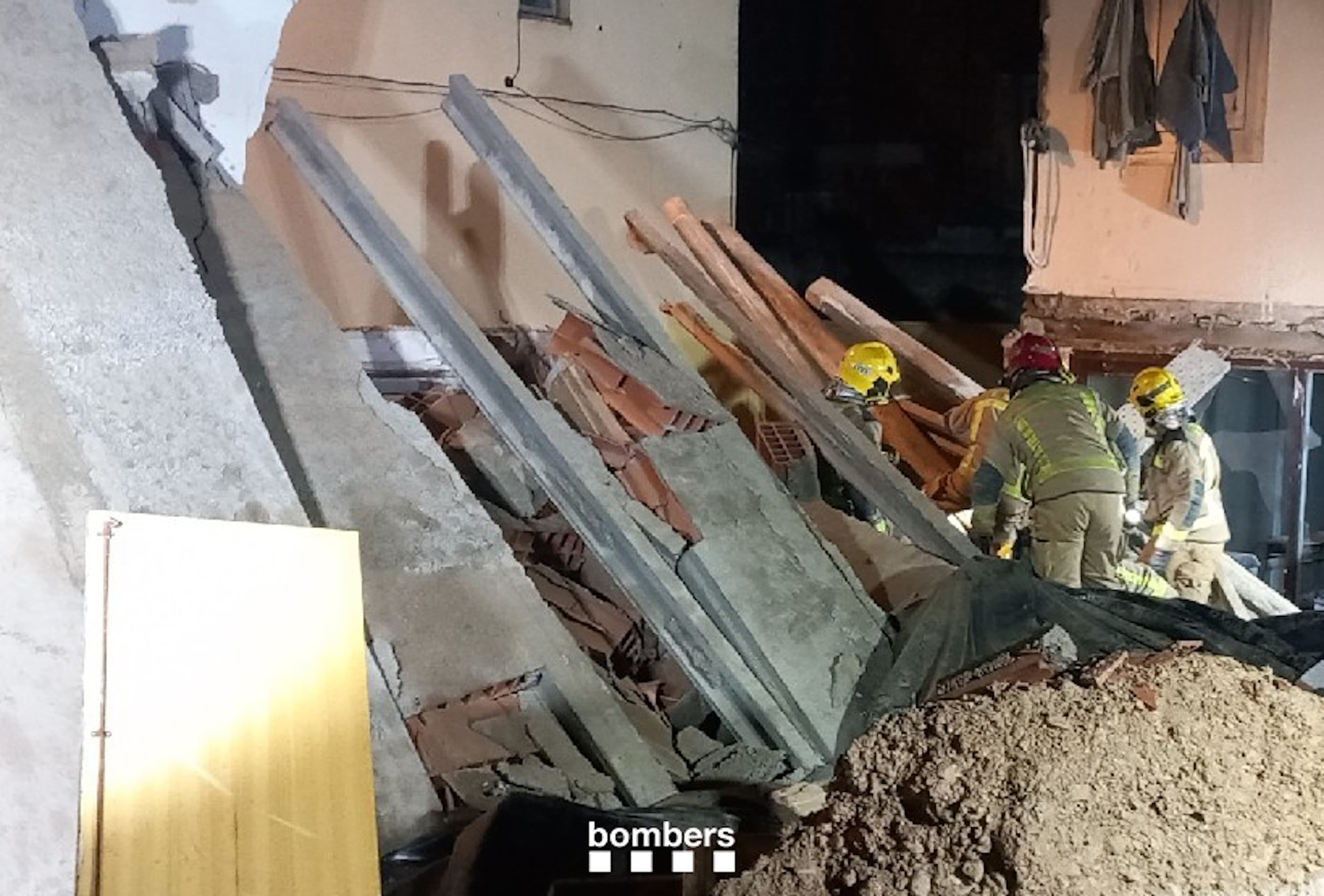 Un ensorrament d’una casa a Vilanova de Bellpuig deixa dos ferits lleus i dos menys greus