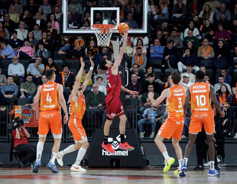 La plantilla del Hiopos Lleida passa pàgina de València amb els errors apuntats