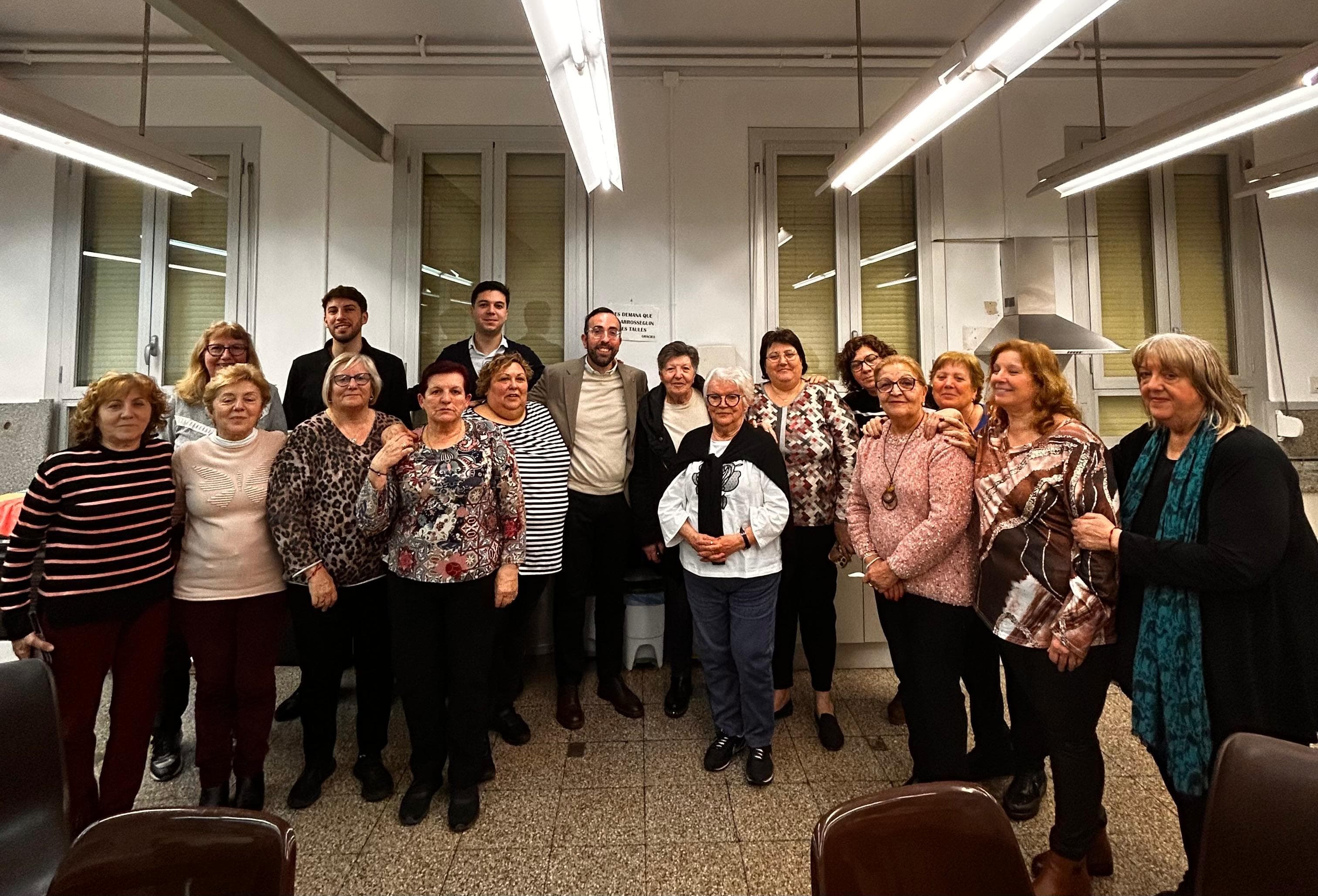 El cap de l’oposició a la Paeria, Xavier Palau, s’ha reunit amb el Grup de Dones del barri de Mangraners