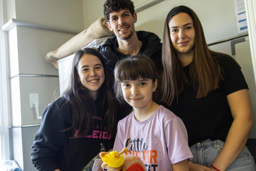 El Hiopos Lleida lluirà contra el Bàsquet Girona una samarreta solidària inspirada en la bata del personal de l'Arnau de Vilanova