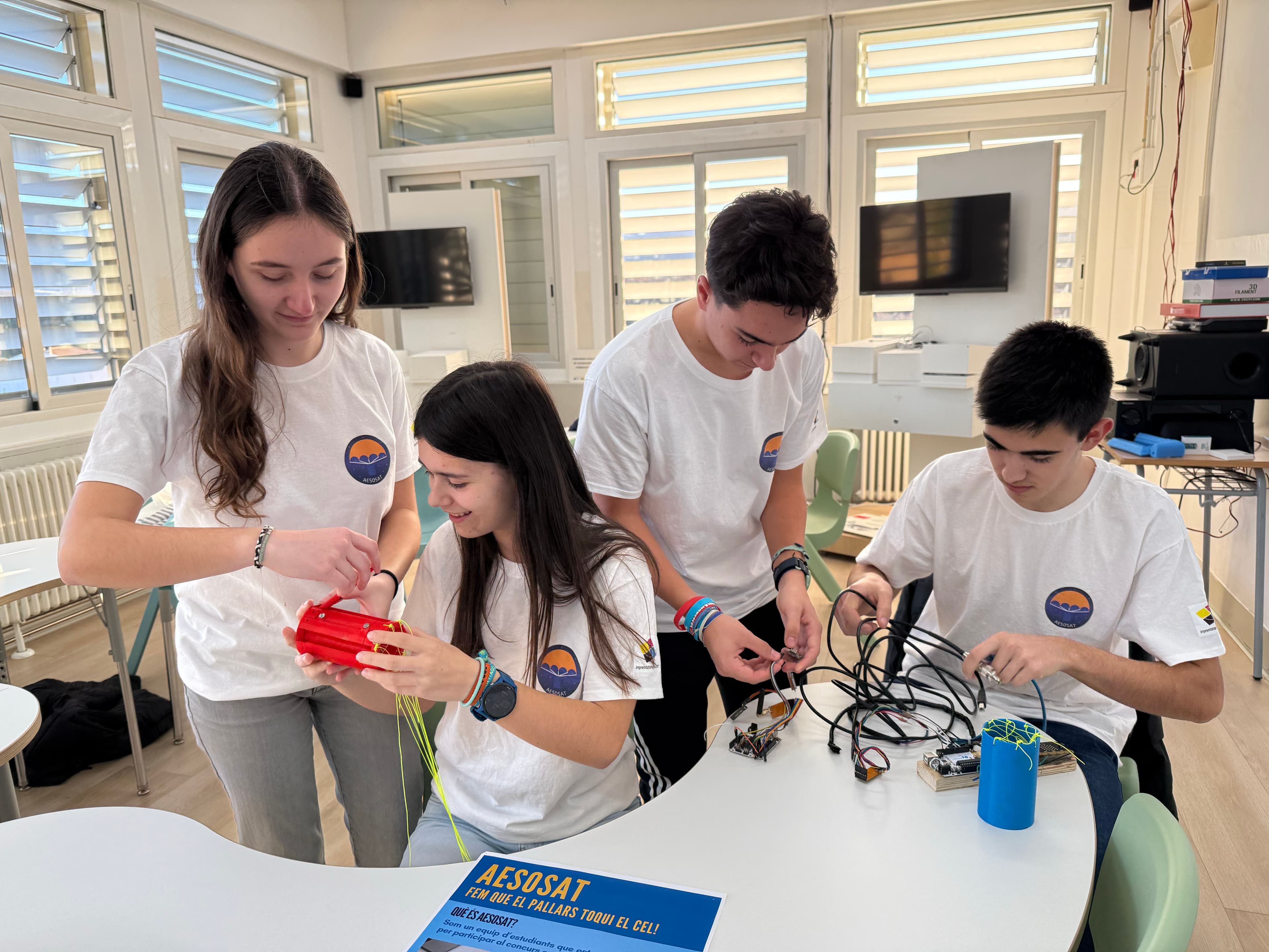 Quatre estudiants de l’IES de Tremp creen un coet per participar en el concurs CanSat de l’Agència Espacial Europea